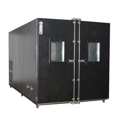 Walk-in high and low temperature test chamber